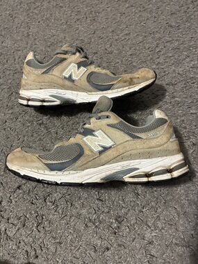 New balance 2002r